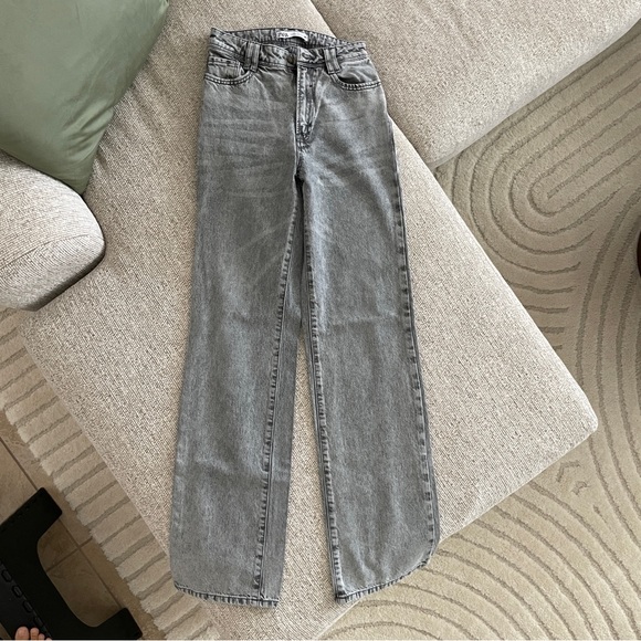 Z1975 STRAIGHT LEG FULL LENGTH HI-RISE JEANS
Zara - Picture 10 of 10